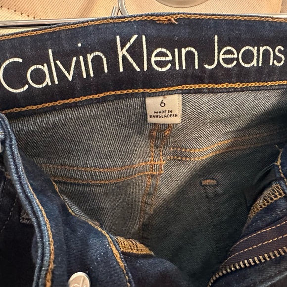 Calvin Klein Jeans - Picture 2 of 3